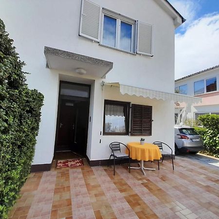 Lovely Studio Malina Close To The Beach Krk Town Exterior photo
