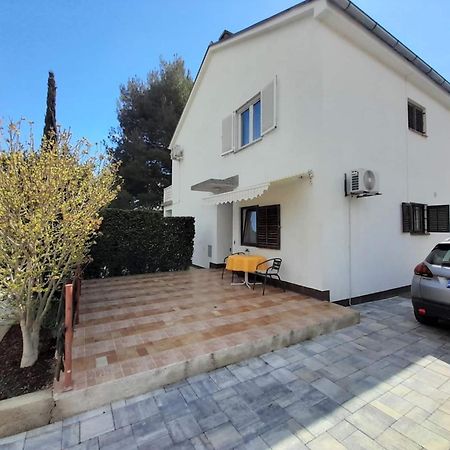 Lovely Studio Malina Close To The Beach Krk Town Exterior photo