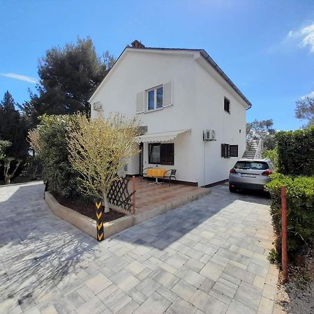 Lovely Studio Malina Close To The Beach Krk Town Exterior photo